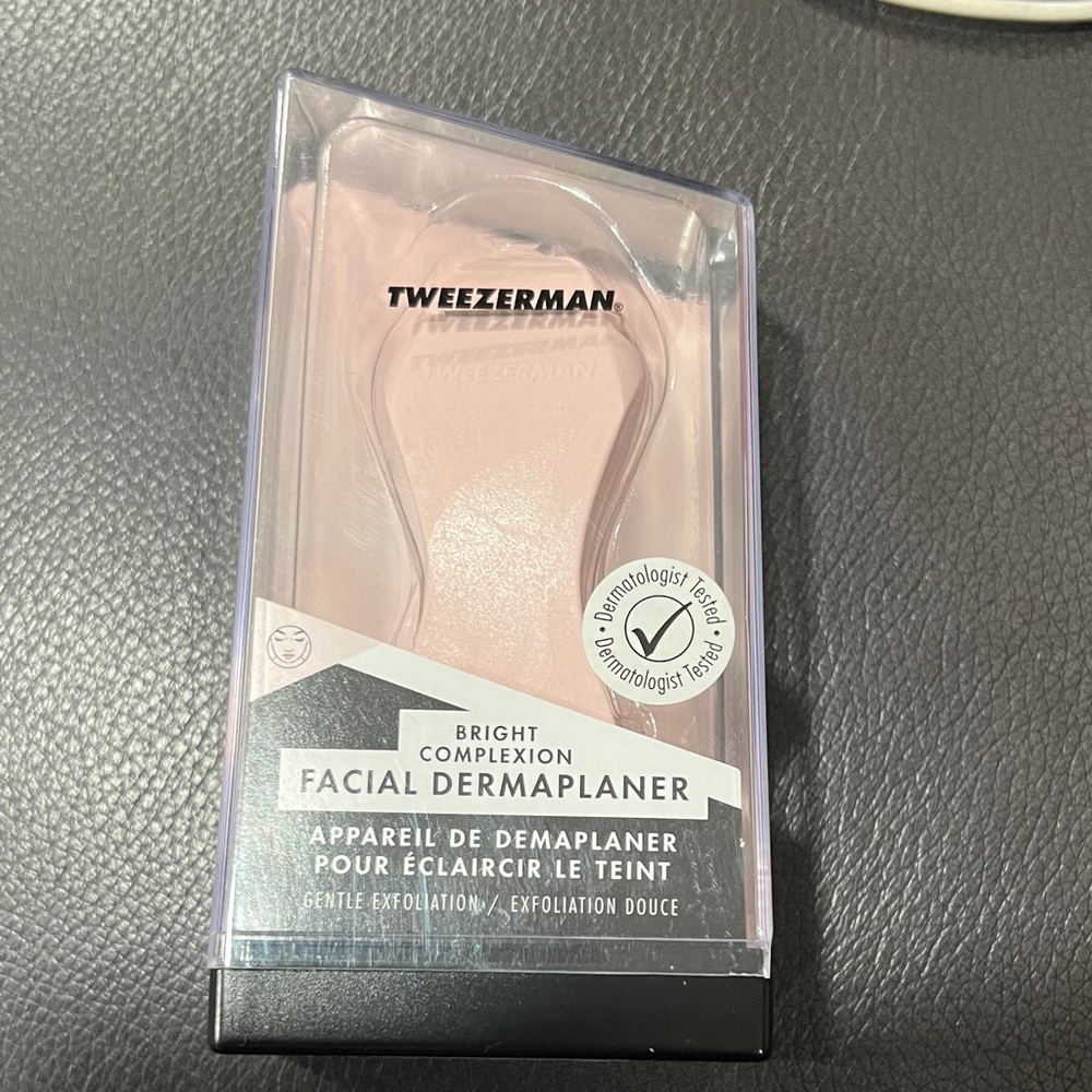 Tweezerman Bright Complexion Facial Dermaplaner